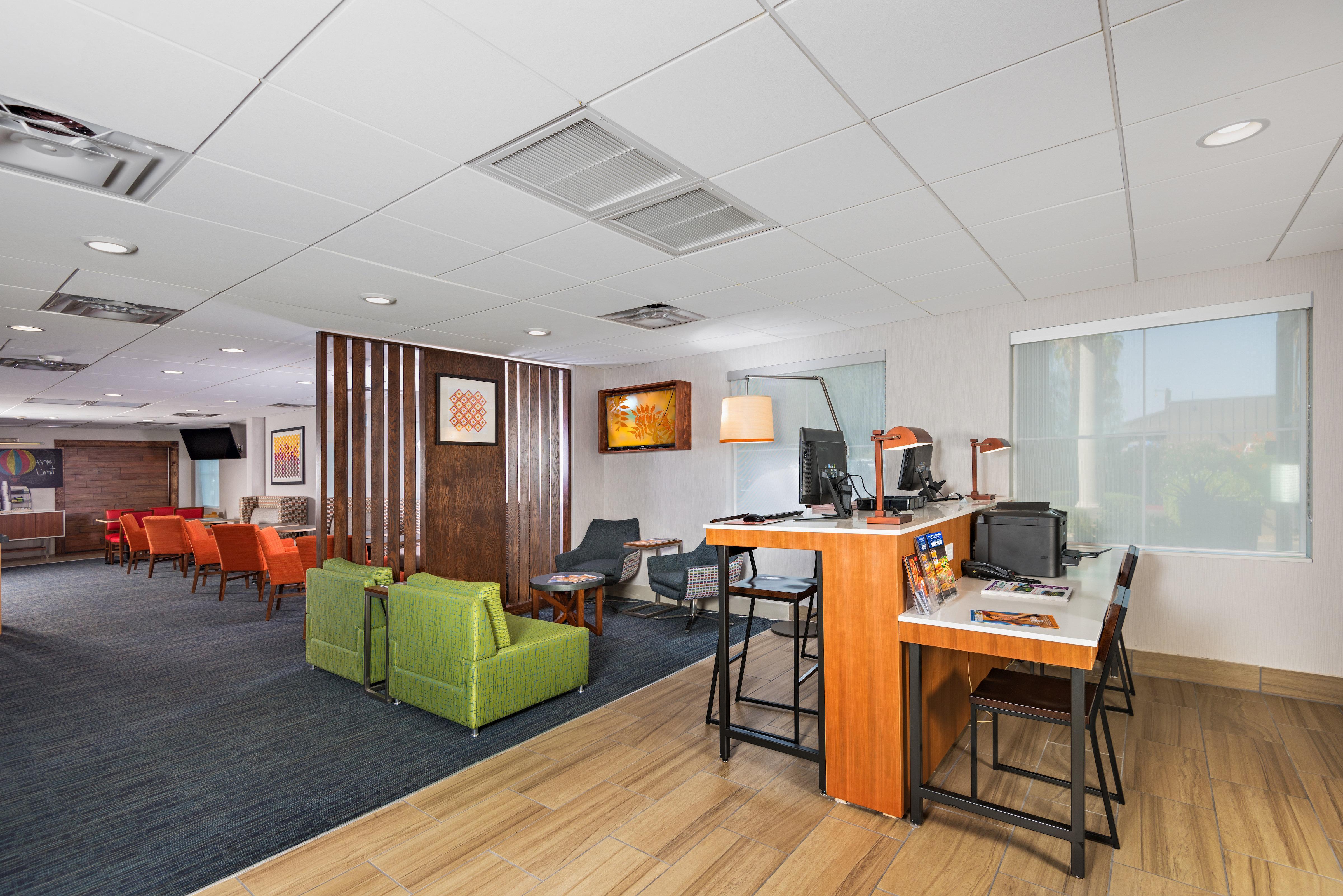 Holiday Inn Express Peoria North - Glendale By Ihg Exterior photo